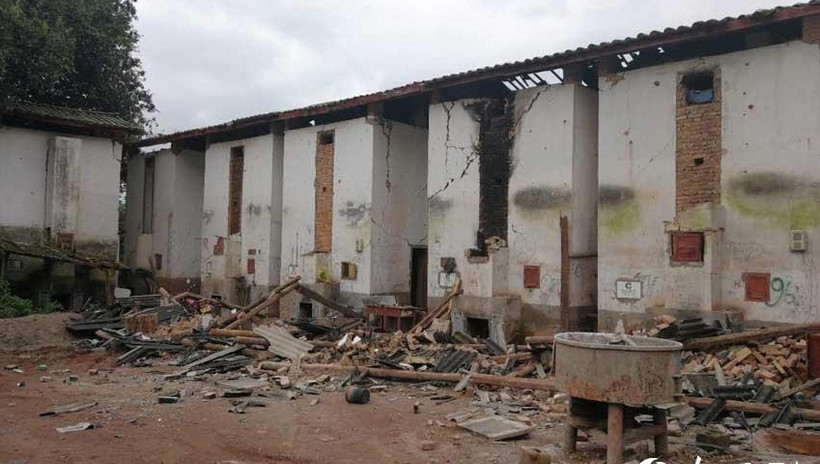 Động đất gây thiệt hại nhà cửa của người dân địa phương. Ảnh: People.com.vn.