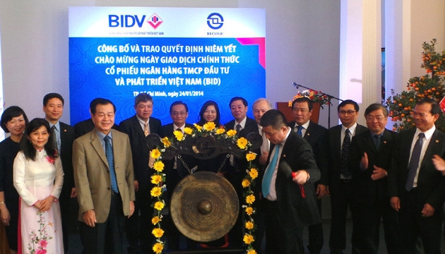 Chủ tịch HĐQT BIDV Trần Bắc Hà đánh cồng khai trương giao dịch cổ phiếu BID