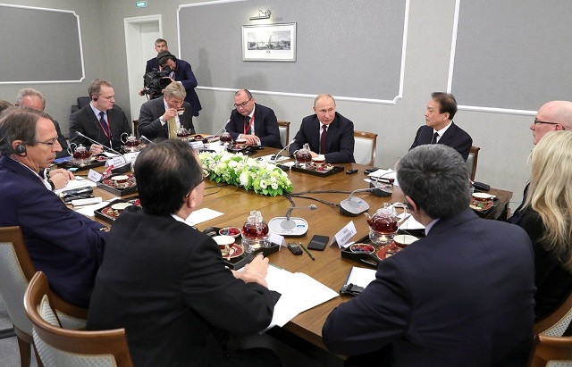 Tổng thống Nga Vladimir Putin họp báo bên lề SPIEF-2018