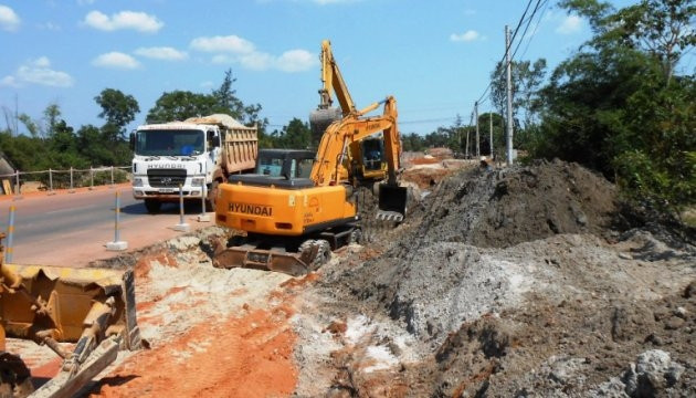 Giải phóng mặt bằng QL 1A đoạn qua huyện Lệ Thủy.