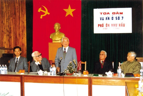 Đại tướng Võ Nguyên Giáp, nguyên Bộ trưởng Bộ Nội vụ, trực tiếp chỉ đạo Nha Công an Trung ương thời kỳ trấn áp Quốc dân đảng cùng các đồng chí: Lê Giản, Lê Hữu Qua, Nguyễn Tài và Nguyễn Tấn Dũng tại b