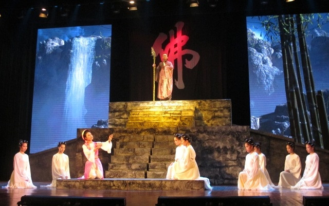 Một cảnh trong vở cải lương "Vua Phật".