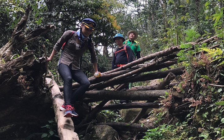 Lên đỉnh Khang Su Văn