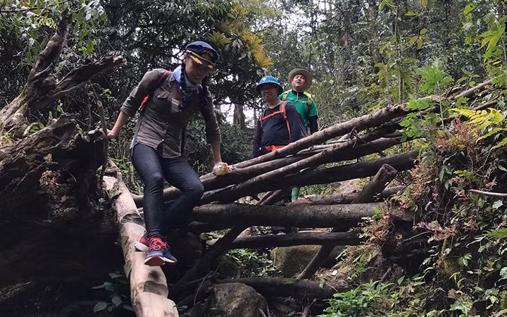 Lên đỉnh Khang Su Văn