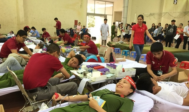 Cán bộ, công nhân viên tỉnh Đồng Nai tham gia hiến máu tình nguyện