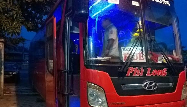 Xe khách vận chuyển hàng chục amly, đầu karaoke và loa thùng không rõ nguồn gốc.