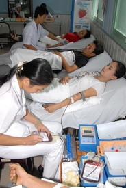 Những giọt máu thấm đượm tình người
