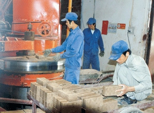 Sản xuất gạch không nung tại
công ty cổ phần thương mại Huệ Quang