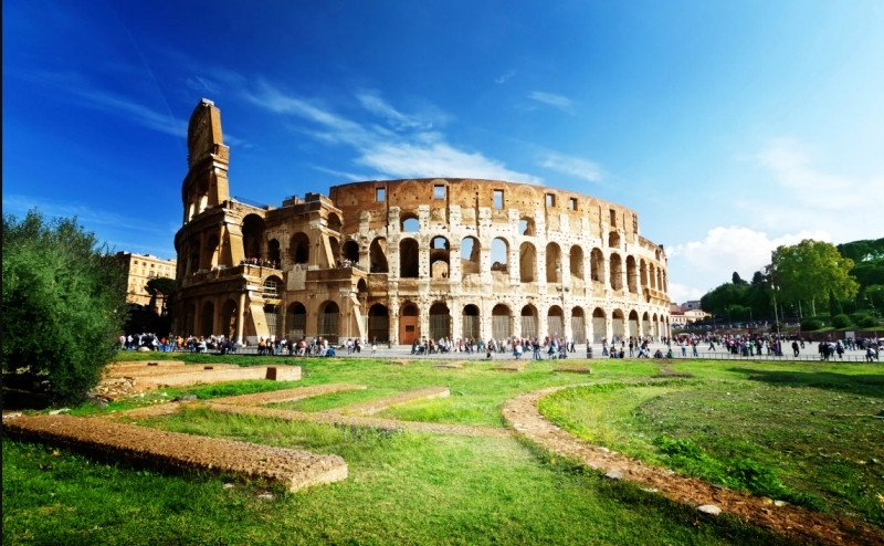 Đấu trường La Mã (thủ đô Roma, Italy) là đấu trường lớn ở thành phố Roma, được xây dựng khoảng năm 70 và 72 sau Công nguyên. Trải qua nhiều thăng trầm của lịch sử, đấu trường vẫn trường tồn ở đó như m