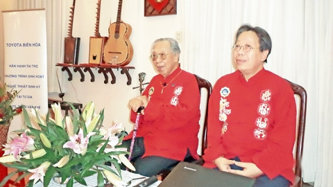 GS, TS Trần Văn Khê (trái) và GS, TS Trần Quang Hải ngày 17-5-2014.