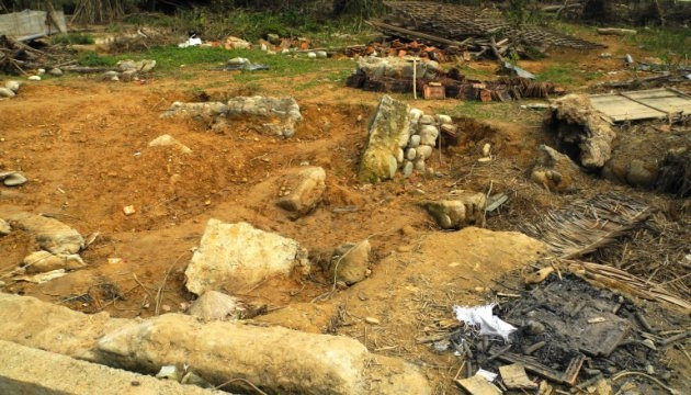 Căn nhà ba gian của vợ chồng anh Đặng Văn Huy (thôn Làng Chè, xã Sơn Kim II, Hương Sơn, Hà Tĩnh) chỉ còn khoảnh đất trống hoác.