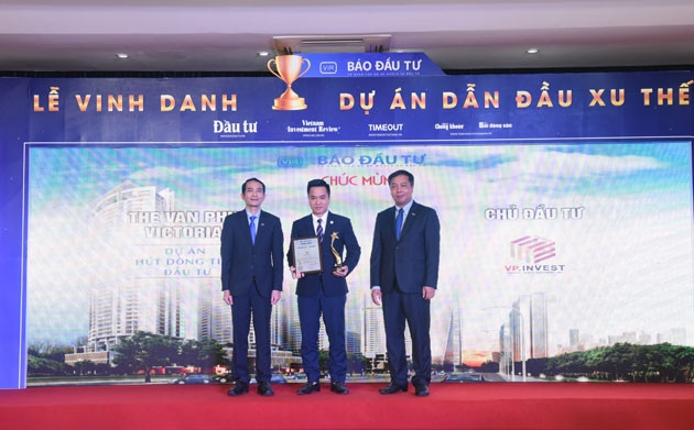 Ông Nguyễn Minh Nguyên, Phó Tổng Giám đốc Văn Phú Invest nhân danh hiệu.