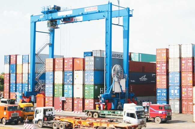 Cảng Cát Lái luôn trong tình trạng quá tải.