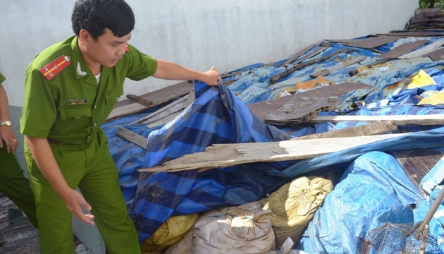 Hơn năm tấn ớt bẩn bị lực lương chức năng phát hiện tại cơ sở của bà Hồng, sáng 22-9.