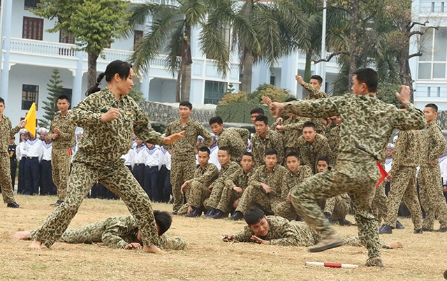 Bộ đội Lữ đoàn Đặc công 126 (Quân chủng Hải quân) biểu diễn võ thuật tại lễ ra quân huấn luyện năm 2017.