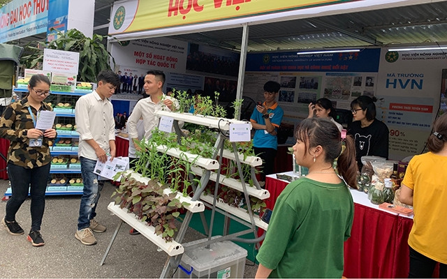 Một số ứng dụng nông nghiệp được giới thiệu tại một cuộc tọa đàm.