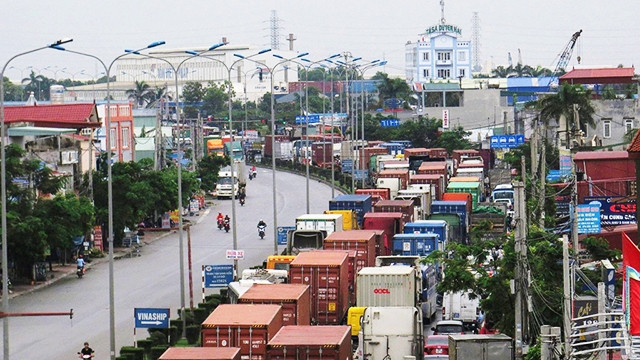 Ùn tắc giao thông tại Hải Phòng, hệ lụy của khủng hoảng thừa xe container.