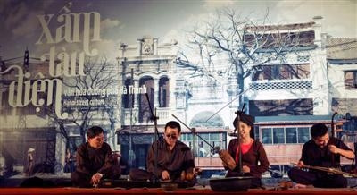 Các nghệ sĩ biểu diễn nhiều làn điệu Xẩm từng làm nức lòng khán giả trên những chuyến tàu điện.