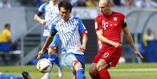 Những nỗ lực không mệt mỏi của tiền đạo Arjen Robben (bên phải) đã giúp Bayern Munich có được chiến thắng chung cuộc 2-1 trước Hoffenheim. (Ảnh: Reuters).