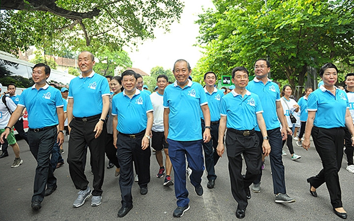 Phó Thủ tướng Thường trực Chính phủ Trương Hòa Bình tham gia đi bộ hưởng ứng Cuộc thi.