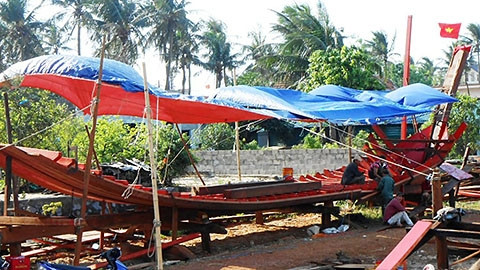 Ngư dân xã Bảo Ninh (TP Đồng Hới, Quảng Bình) đóng mới tàu xa bờ.