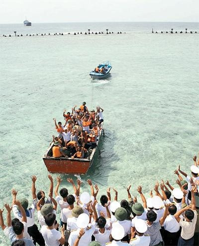 Giây phút đến với Trường Sa. Ảnh: XUÂN TRƯỜNG