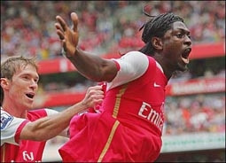 Giải Ngoại hạng Anh: Chelsea gục ngã, Arsenal bay bổng