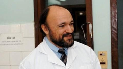 Bác sĩ Carlo Urbani. (Ảnh: Internet)