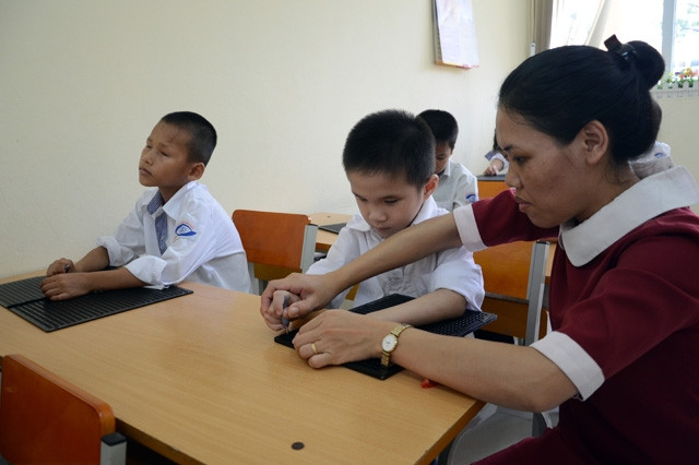 Giờ học của học sinh khiếm thị Trường Nguyễn Đình Chiểu (Hà Nội).    Ảnh: Duy Linh