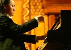 Nghệ sĩ piano Vũ Ngọc Linh.