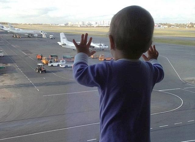 Bé gái Nga Da-ri-na Gro-mo-va, 10 tháng tuổi trước khi lên chuyến bay Airbus 321 định mệnh bị khủng bố trên bầu trời bán đảo Xi-nai (Ai Cập), khiến 217 hành khách, 7 thành viên phi hành đoàn thiệt mạn