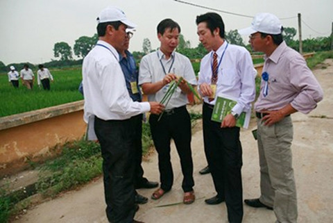 Các nhà sáng chế không chuyên đến thăm Học viện Nông nghiệp Việt Nam, mở ra cơ hội để họ liên kết, hợp tác với cácnhà khoa học.   Ảnh: THANH HẢI