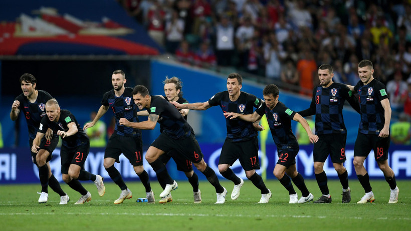 Các cầu thủ Croatia ăn mừng sau pha sút 11m thành công của Rakitic. ( Ảnh: FIFA )