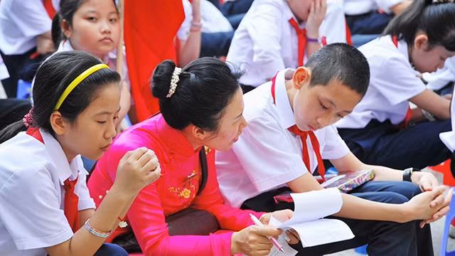 Tạo môi trường giáo dục lành mạnh, nhân văn để loại bỏ những cách ứng xử thô bạo, tiêu cực.