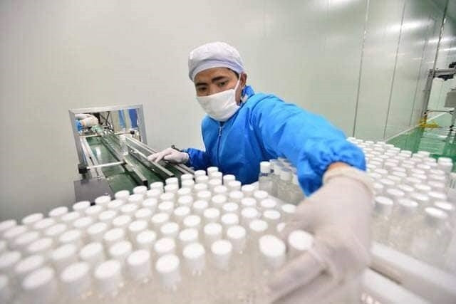 Loạn nước rửa tay sát khuẩn, chuyên gia khuyến cáo người dân cần thận trọng