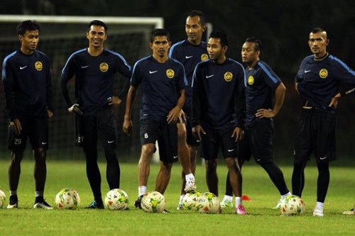 Các cầu thủ Malaysia trước trận đấu. Ảnh The Star