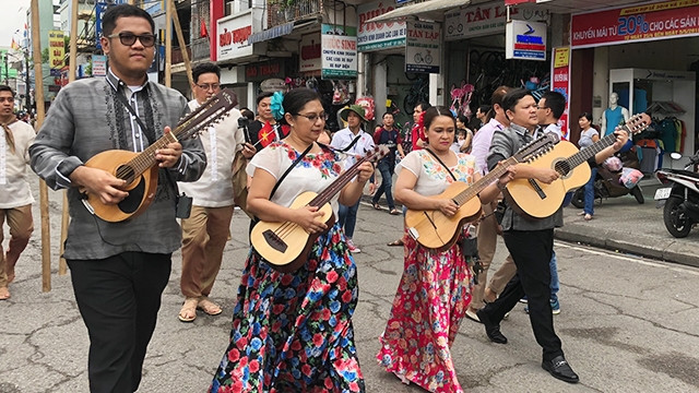 Hoạt động lễ hội đường phố trong Festival Huế 2018.
