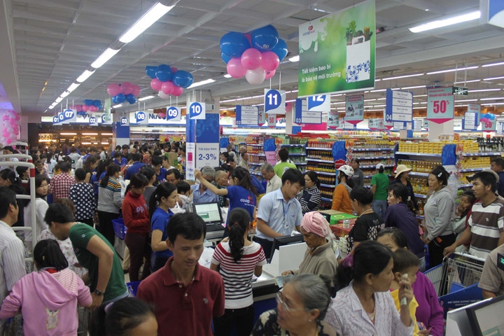 Siêu thị hiện đại đang ngày càng thu hút người tiêu dùng.