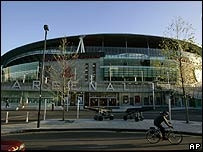 Sân vận động Emirates.