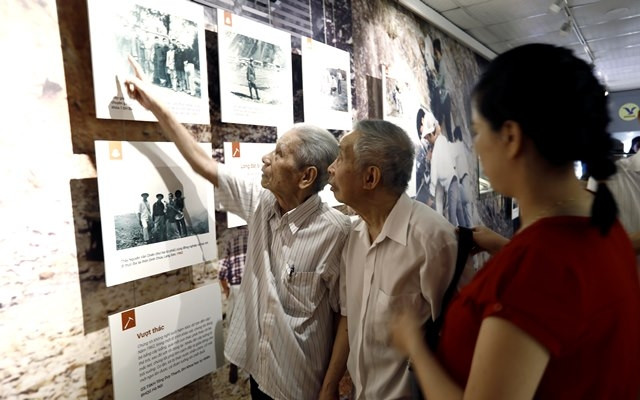 Các nhà địa chất đang nhìn lại những hình ảnh ký ức của mình.