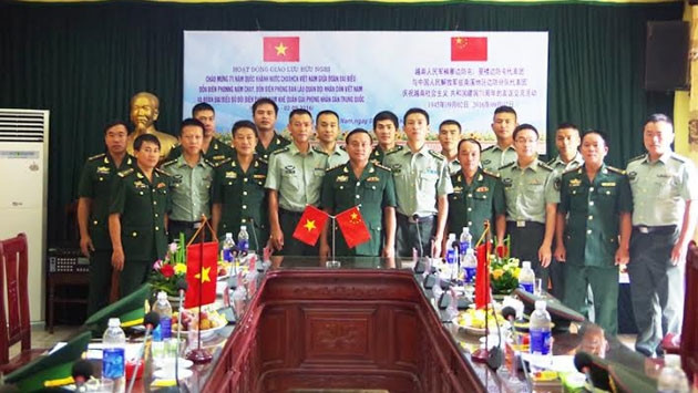 Tiểu đoàn BĐBP Nam Khê (Trung Quốc) và Đồn Biên phòng Nậm Chảy, Bản Lầu (Lào Cai) gặp gỡ nhân dịp Quốc khánh 2-9.