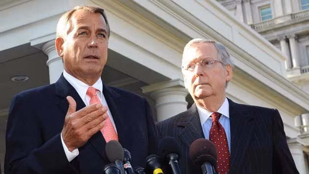 Chủ tịch Hạ viện Mỹ John Boehner (bên trái) và lãnh đạo mới phe đa số tại Thượng viện Mỹ Mitch McConnell. (Ảnh: Getty Images)