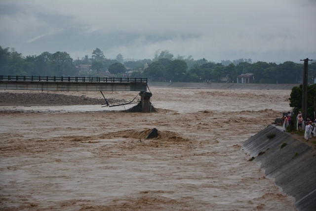 Cầu Thia, nơi phóng viên TTXVN và một số người bị mất tích.