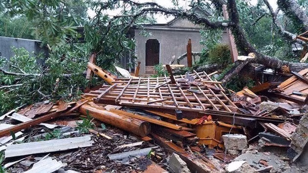 Nhà đổ sập ở Hà Tĩnh. (Ảnh: FB PTL)