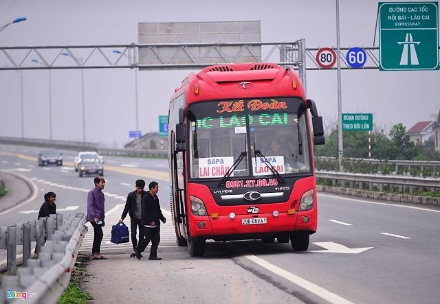 VEC từ chối phục vụ xe đón, trả khách trên đường cao tốc.