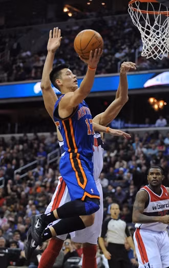 Khi quả bóng bật ra...