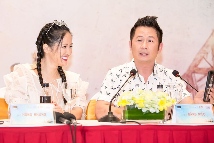 Ca sĩ Hồng Nhung và Bằng Kiều tham gia chương trình "In the spotlight - Tuổi thơ tôi".