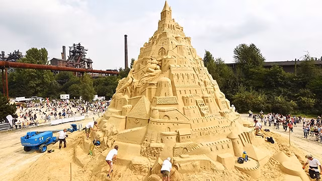 Lâu đài cát lớn nhất thế giới
