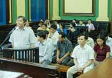 Các bị cáo tại phiên tòa xét xử.