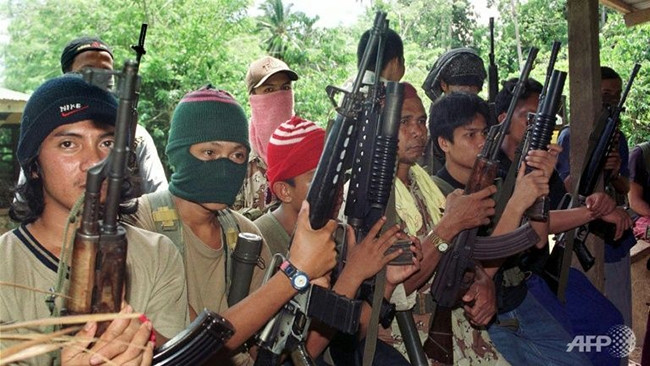 Nhóm khủng bố Abu Sayyaf nổi tiếng với thủ đoạn bắt cóc tống tiền và tấn công bạo lực tại miền nam Philippines. Ảnh: Malay Mail/AFP.